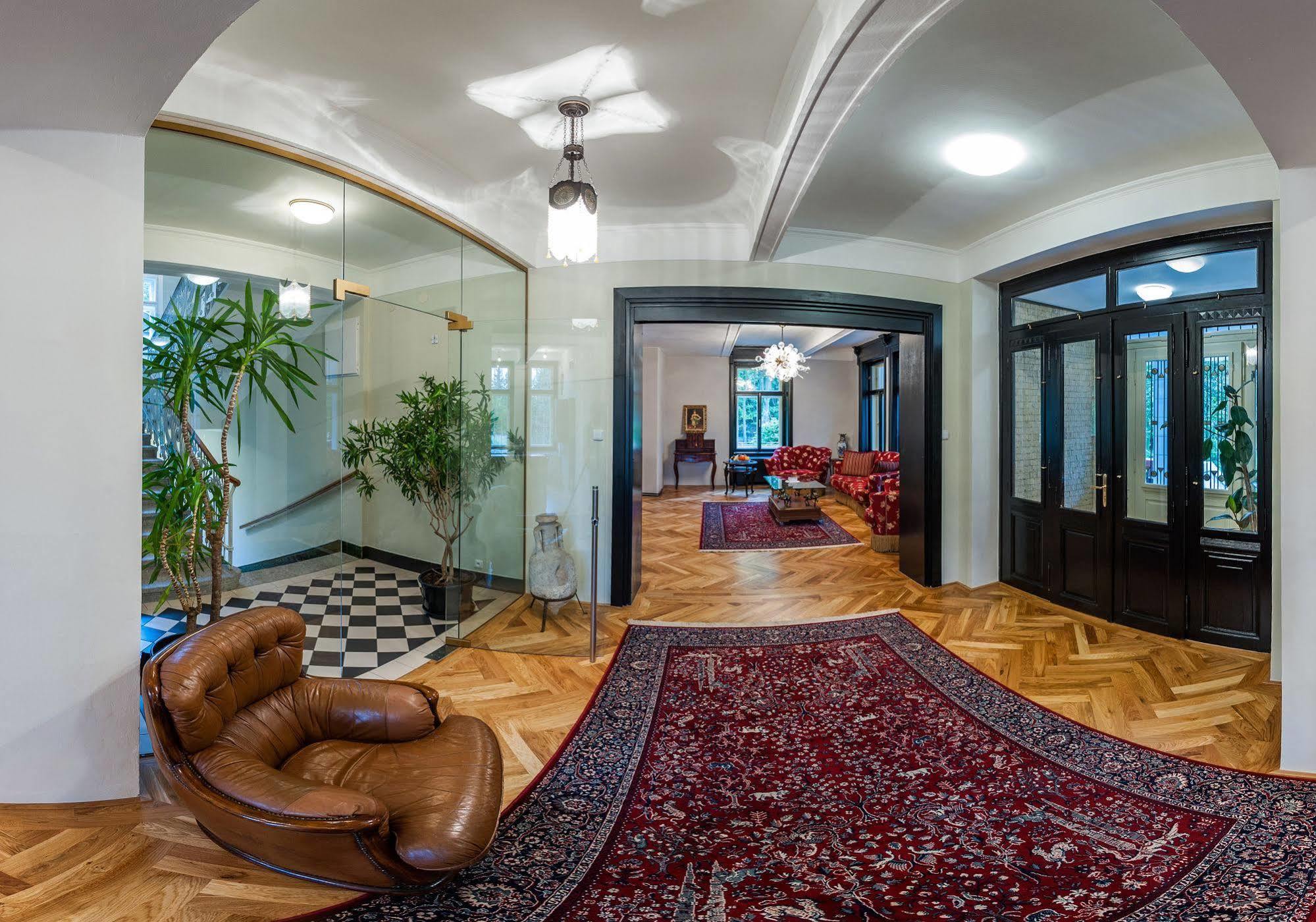 Vila Olga Jevany Εξωτερικό φωτογραφία
